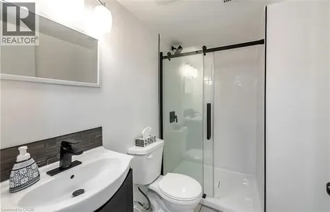 10 Sandlyn Court Hamilton ON L8H 2R5