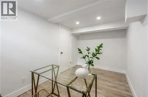 10 Sandlyn Court Hamilton ON L8H 2R5