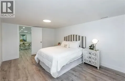 10 Sandlyn Court Hamilton ON L8H 2R5