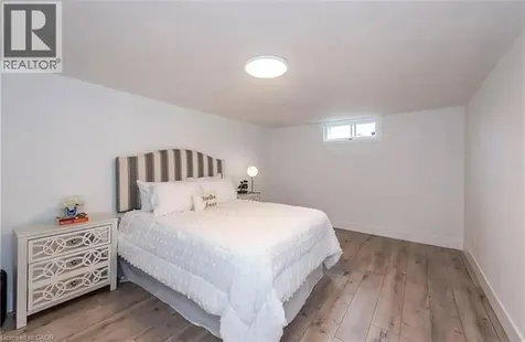 10 Sandlyn Court Hamilton ON L8H 2R5