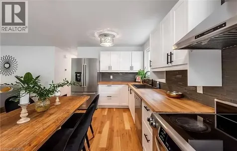 10 Sandlyn Court Hamilton ON L8H 2R5