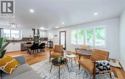 10 Sandlyn Court Hamilton ON L8H 2R5