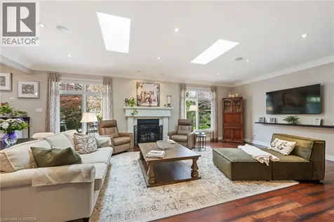 10 Gaywood Gardens Brantford ON N3T 5J8