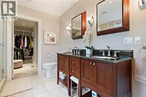 10 Gaywood Gardens Brantford ON N3T 5J8
