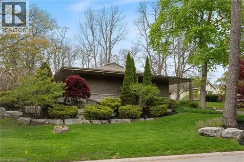 10 Gaywood Gardens Brantford ON N3T 5J8