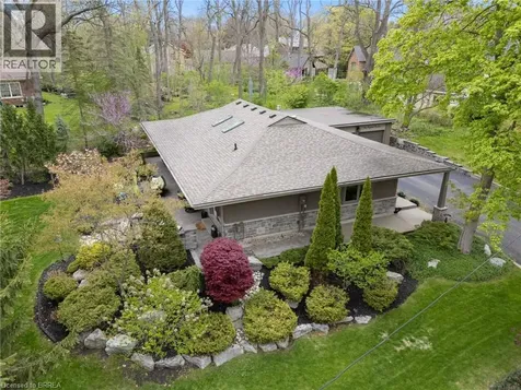10 Gaywood Gardens Brantford ON N3T 5J8