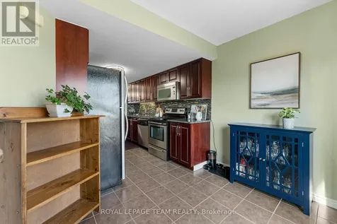 368 Crownridge Drive Ottawa ON K2M 3A4