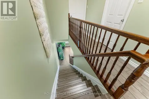 368 Crownridge Drive Ottawa ON K2M 3A4