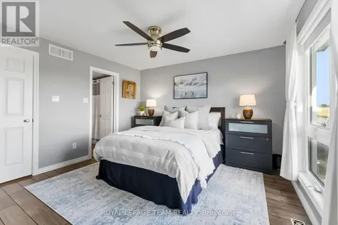 368 Crownridge Drive Ottawa ON K2M 3A4