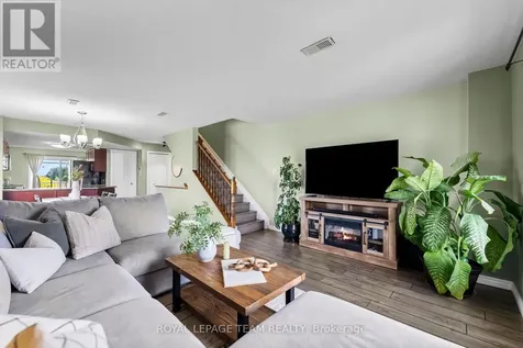 368 Crownridge Drive Ottawa ON K2M 3A4