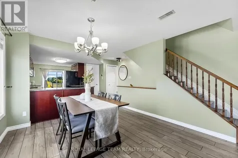 368 Crownridge Drive Ottawa ON K2M 3A4