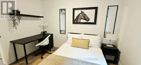 216 Mcarthur Avenue Ottawa ON K1L 6P5