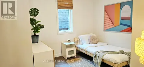 216 Mcarthur Avenue Ottawa ON K1L 6P5