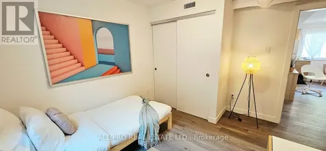 216 Mcarthur Avenue Ottawa ON K1L 6P5