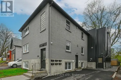 216 Mcarthur Avenue Ottawa ON K1L 6P5