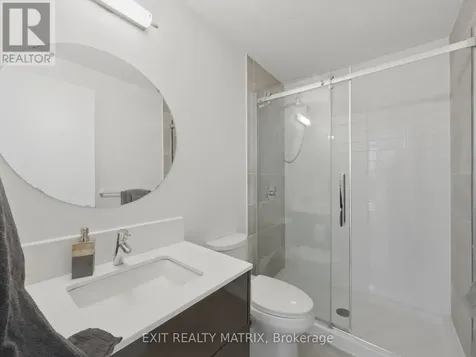 255 Bay Street Ottawa ON K1R 0C5