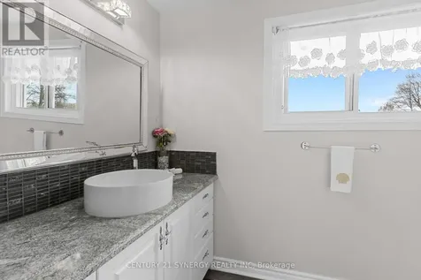 1728 Teakdale Avenue Ottawa ON K1C 6M7