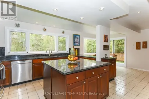 2711 Wyldewood Street Ottawa ON K1T 2S1