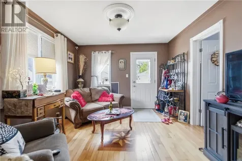 427 Montague Avenue Sudbury ON p3c 4g6