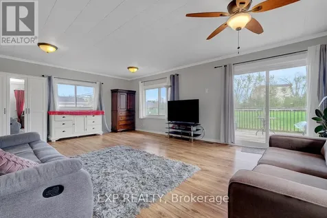 576 Browning Avenue Ottawa ON K1G 0T4