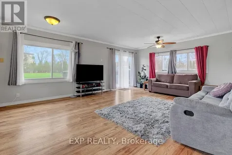 576 Browning Avenue Ottawa ON K1G 0T4