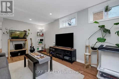 576 Browning Avenue Ottawa ON K1G 0T4