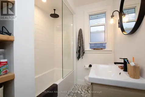42 Glengarry Road Ottawa ON K1S 0L5