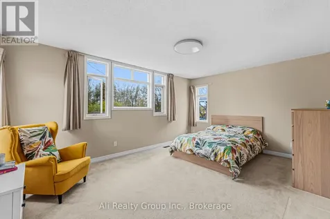 132 Grenadier Way Ottawa ON K2J 4M1
