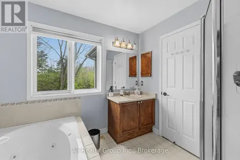 132 Grenadier Way Ottawa ON K2J 4M1