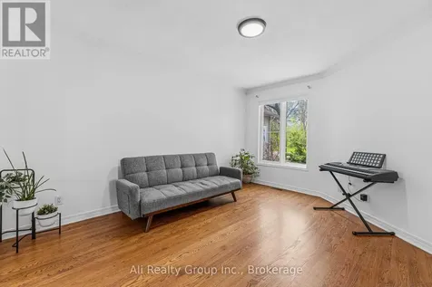 132 Grenadier Way Ottawa ON K2J 4M1