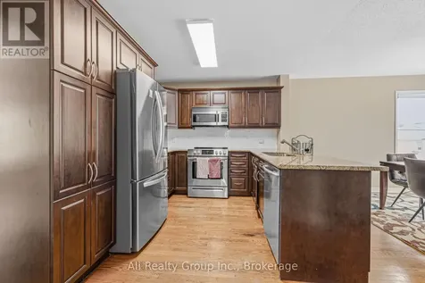 132 Grenadier Way Ottawa ON K2J 4M1
