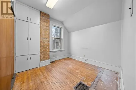 17 Arlington Avenue Ottawa ON K2P 1C1