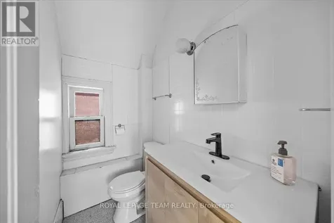 17 Arlington Avenue Ottawa ON K2P 1C1