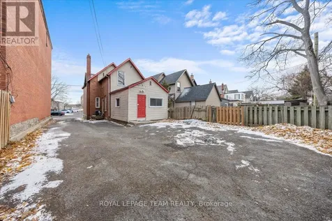17 Arlington Avenue Ottawa ON K2P 1C1