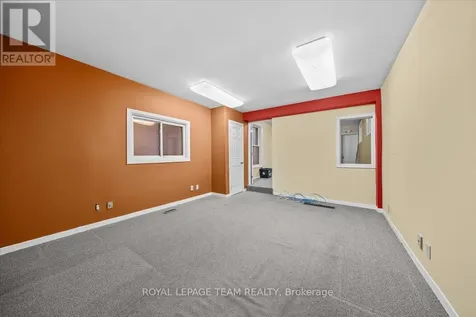 17 Arlington Avenue Ottawa ON K2P 1C1