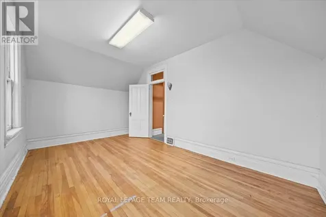 17 Arlington Avenue Ottawa ON K2P 1C1