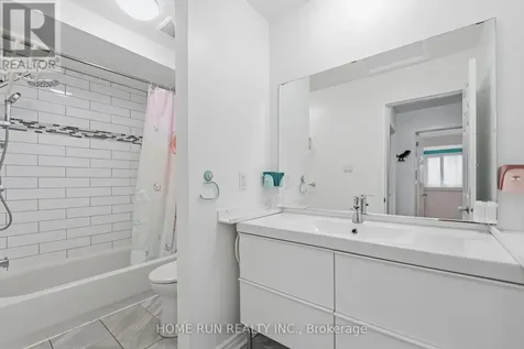 52 Reaney Court Ottawa ON K2K 1W8