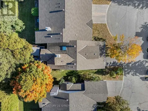 32 Innesbrook Court Ottawa ON K2S 1C7