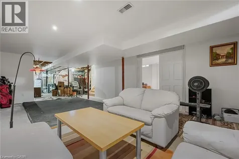 444 Burnett Avenue Cambridge ON N1T 1L3