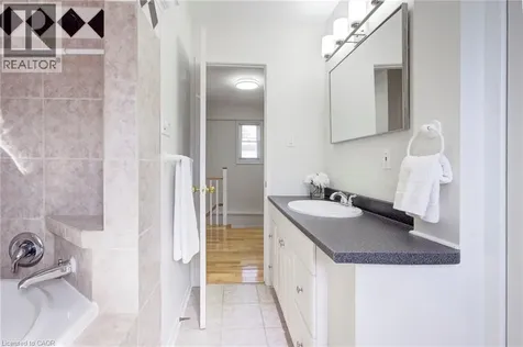 336 Queen Street South Mississauga ON L5M 1M2