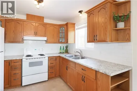 28 Bristow Creek Drive Elmira ON N3B 3K6