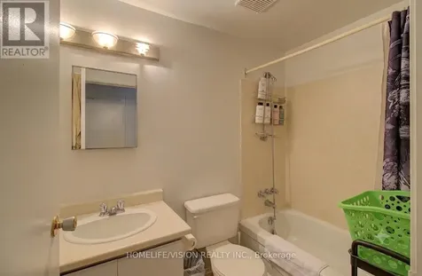 271 Eiwo Court Waterloo ON N2K 2M8