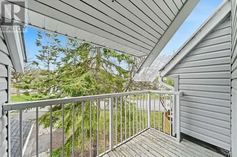 73 Scrivens Street Ottawa ON K2B 8N2