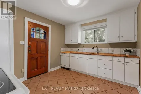 261 Montfort Street Ottawa ON K1L 5P1