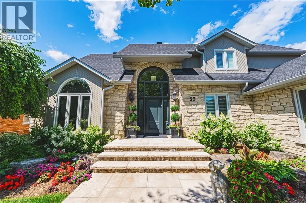 33 Golfview Crescent Dundas ON L9H 6V1