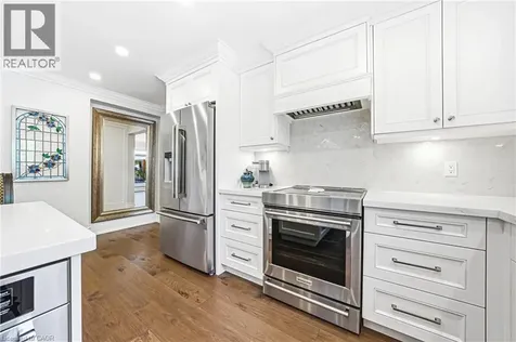 33 Golfview Crescent Dundas ON L9H 6V1