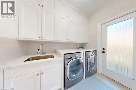 33 Golfview Crescent Dundas ON L9H 6V1