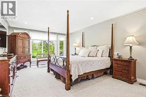 33 Golfview Crescent Dundas ON L9H 6V1