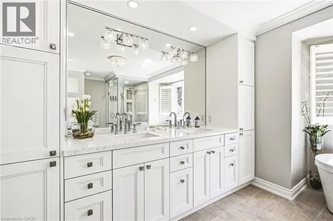 33 Golfview Crescent Dundas ON L9H 6V1