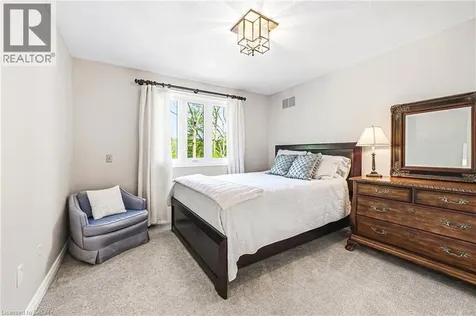33 Golfview Crescent Dundas ON L9H 6V1